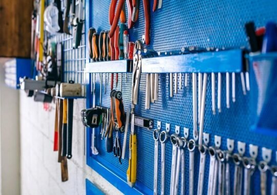 How to Choose the Right Online Tool Store for Tradespeople