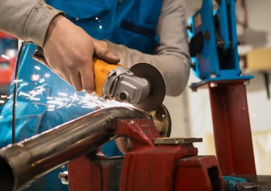 How to Pick the Best Metal Cutting Service for Your Needs